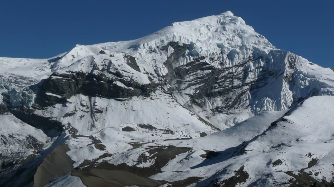stunnig view of chulu peak