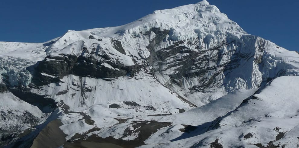 stunnig view of chulu peak